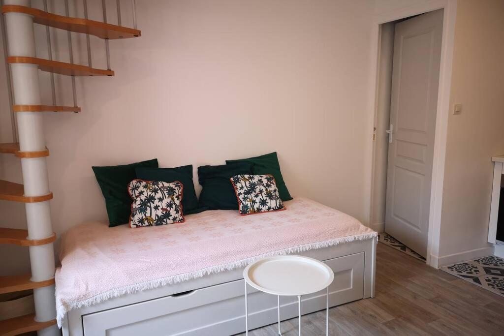Maison De Village Meublee Avec Terrasse Donzère Εξωτερικό φωτογραφία