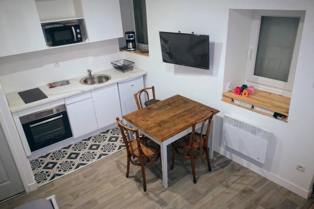 Maison De Village Meublee Avec Terrasse Donzère Εξωτερικό φωτογραφία