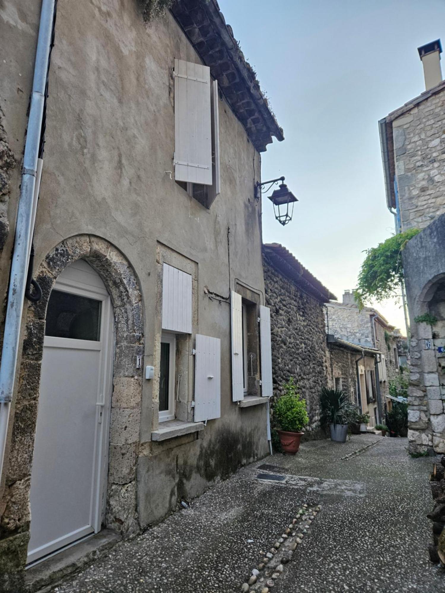 Maison De Village Meublee Avec Terrasse Donzère Εξωτερικό φωτογραφία